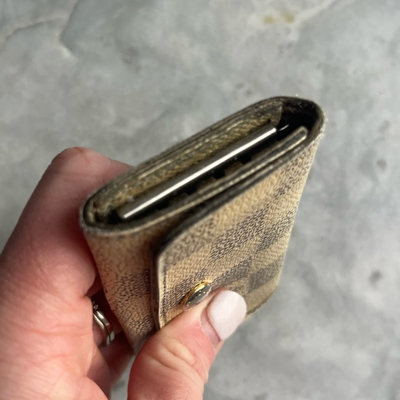 Louis Vuitton Damier Azur Four Key Holder CT3142 - Picture 8 of 16